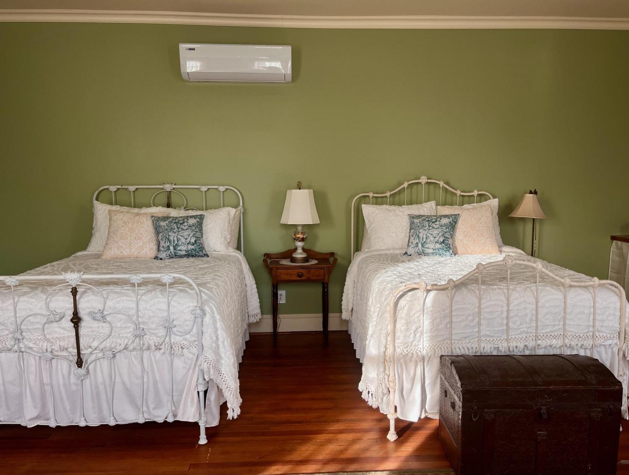 Tanglewood Inn Greenville Bagian luar foto
