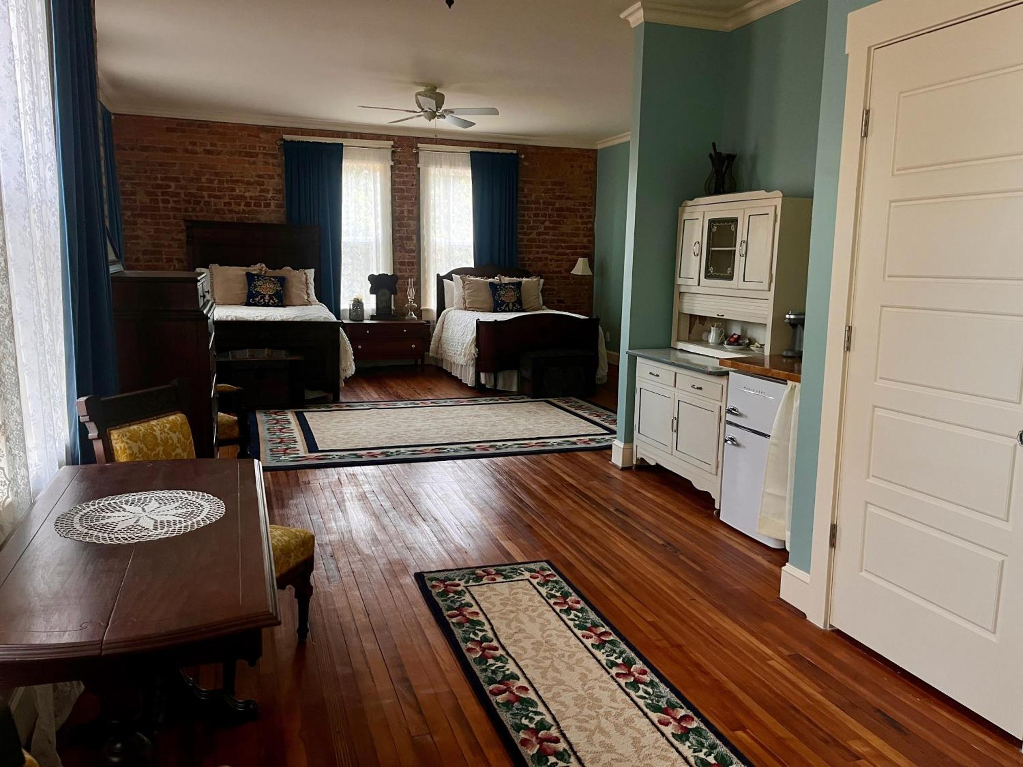Tanglewood Inn Greenville Bagian luar foto